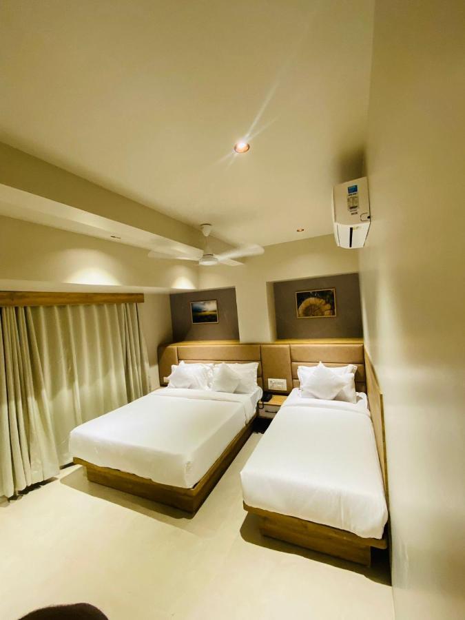 Hotel Amber Paramount Мумбаї Екстер'єр фото