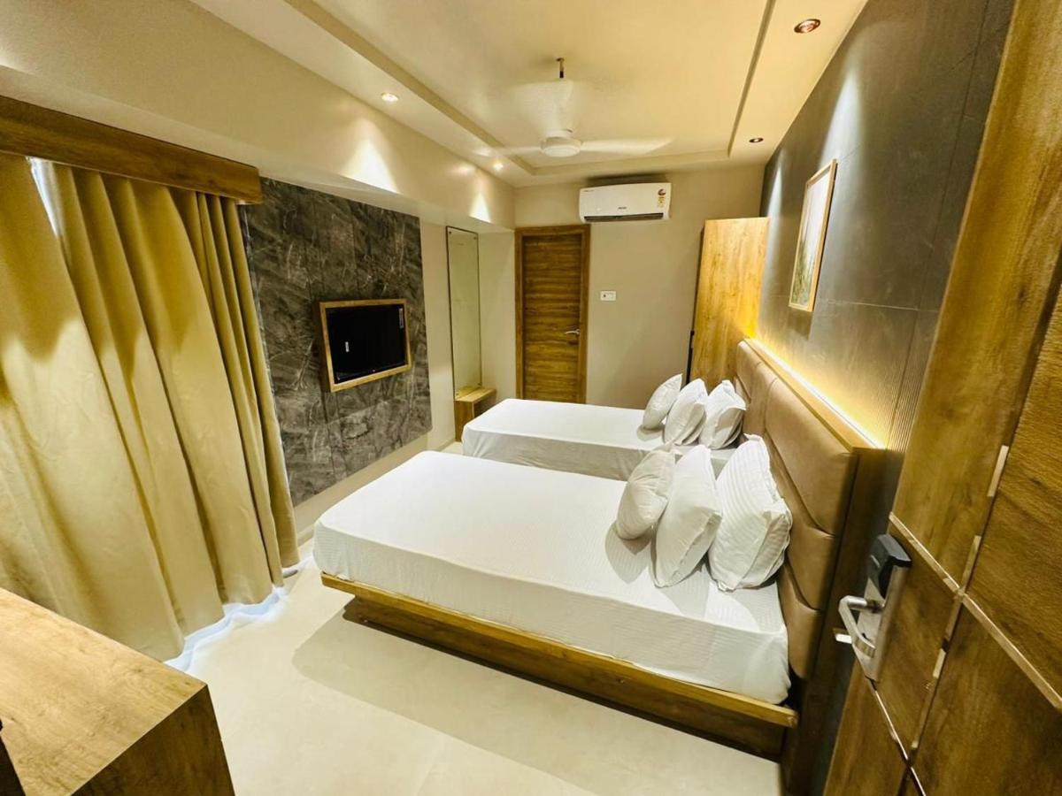 Hotel Amber Paramount Мумбаї Екстер'єр фото