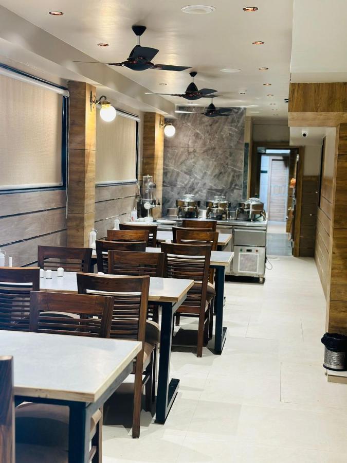 Hotel Amber Paramount Мумбаї Екстер'єр фото